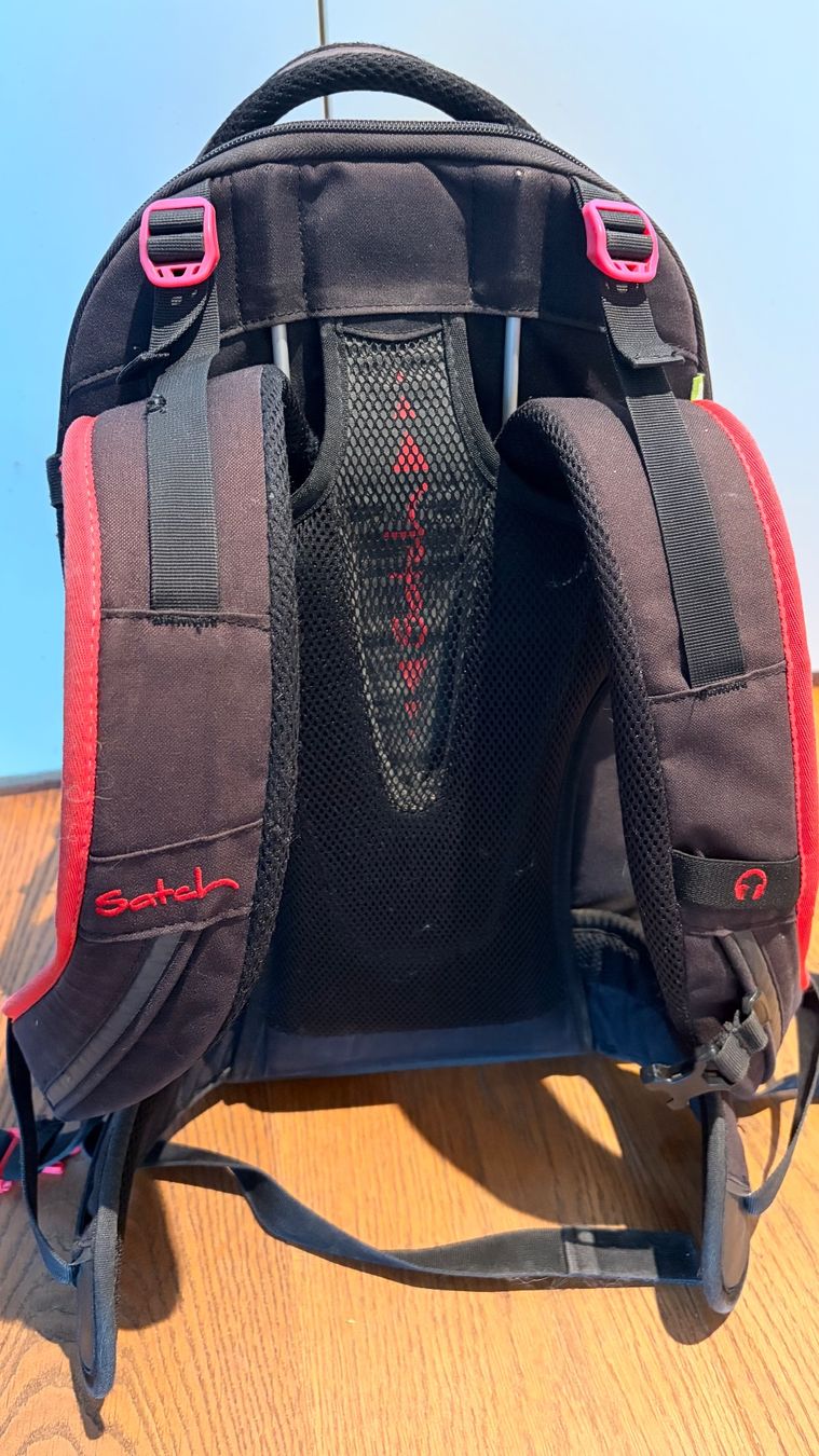 Satch Borse & Zaini: Rucksack Satch schwarz / rot – Usato da Jona venduto da Foesi0 4
