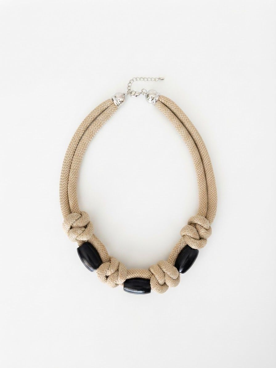 Ciondoli: Statement Kette Seil beige mit schwarzen Elementen neu – Nuovo e nell'imballaggio originale da Steinhausen venduto da makramee_studio