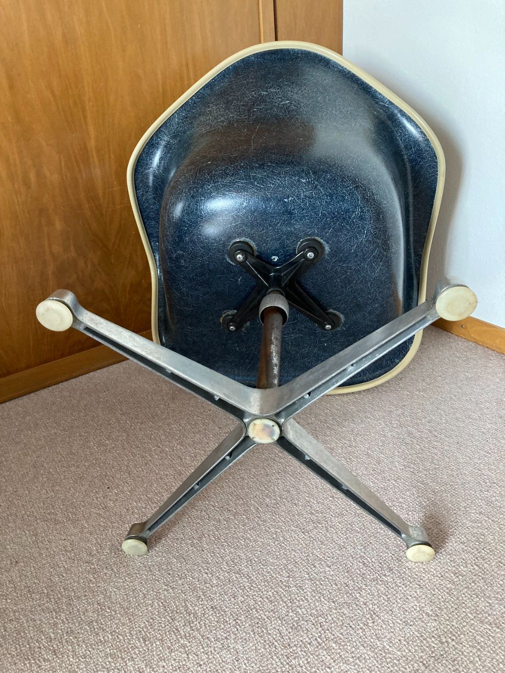 Eames Poltrone: Eames Chair, drehbar – Usato da Wil SG venduto da Pin05 2