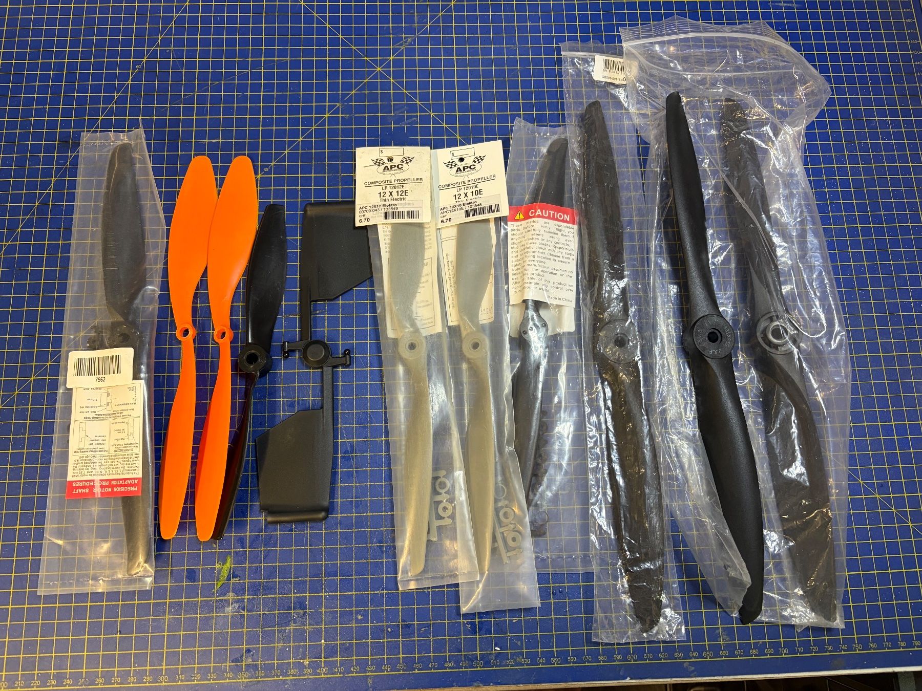 Modellismo RC: Modellflugzeug Propeller div. – Usato da Glattbrugg venduto da Olio7 6
