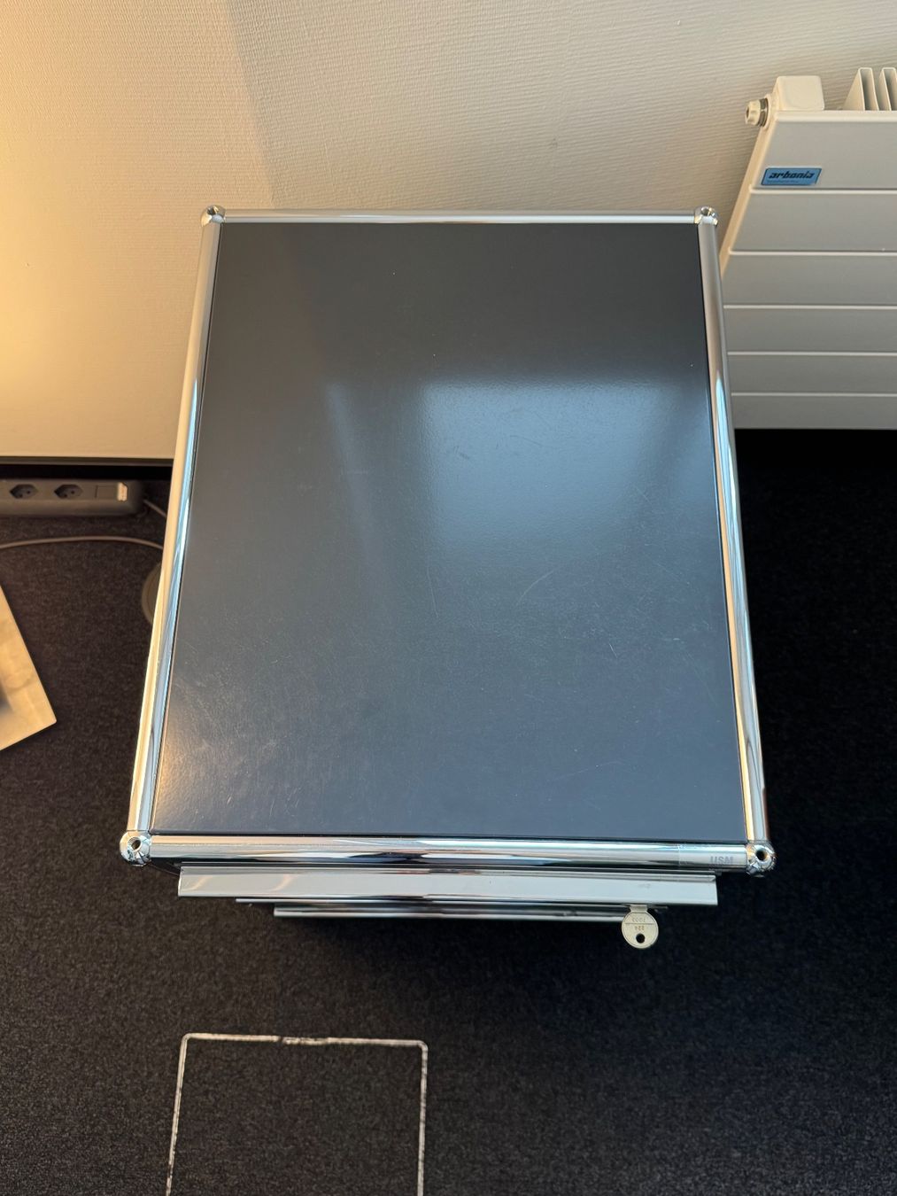 Banconi: USM Haller Rollcontainer Anthrazit – Usato da Diessenhofen venduto da Osio 1