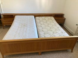 Doppelbett mit integrierten Nachttischen