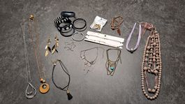 Modeschmuck-Set (Halsketten, Armreifen, Armketten, Ohrringe)