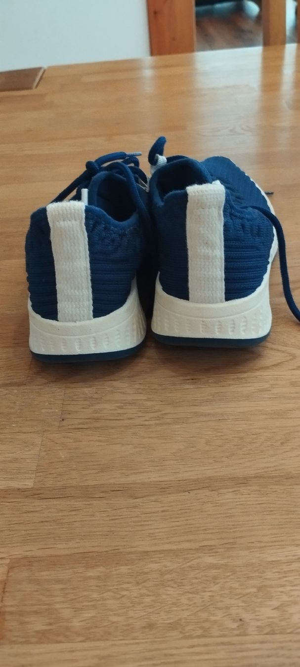 Scarpe per ragazzi: kinder Sneakers 33 – Usato da Mörel venduto da MJoaoCosta 1