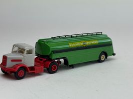 GB5- Brekina MAN Sattelzug Tankwagen BP