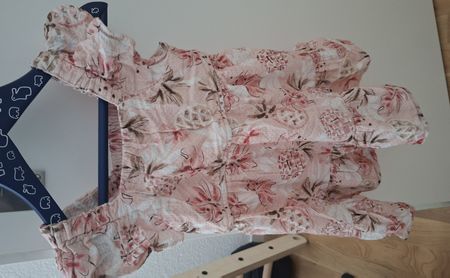 Mädchen Kleid Grösse 98 geblümt