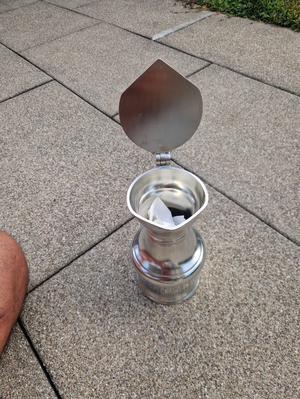 Carafes: Alte Zinnkrug mit Deckel und Hahn – Neuf avec emballage d'origine à Romanshorn par Keller2011 1