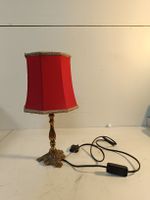 Tischlampe, elegant, Vintage mit rotem Lampenschirm.(nov189)