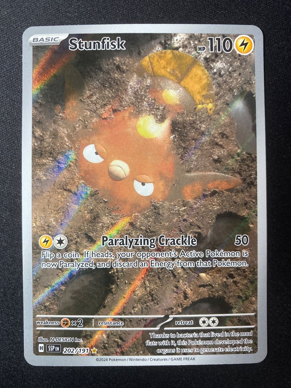 Pokémon Carte collezionabili: Stunfisk 202 - Flunschlik - Surging Sparks - EN – Nuovo (secondo la descrizione) da Hausen AG venduto da Shrade