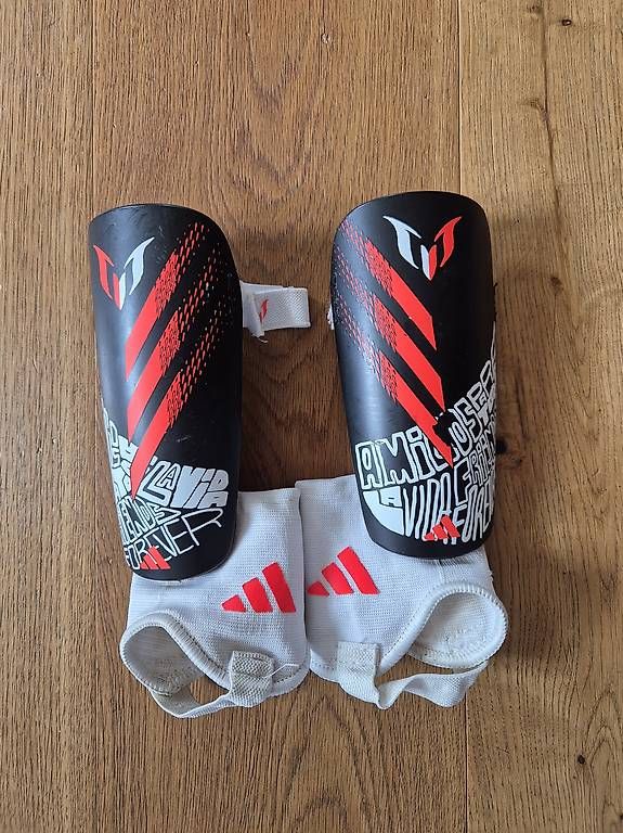 Protezioni & Imbottiture: Fussballschoner und -Socken – Usato da Donzhausen venduto da Fannyna1 2
