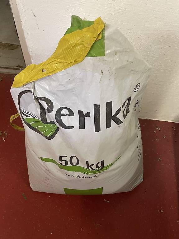 Spandiconcime: Perlka Kalkstickstoff Dünger  – Usato da Safenwil venduto da Dlustenberger 1