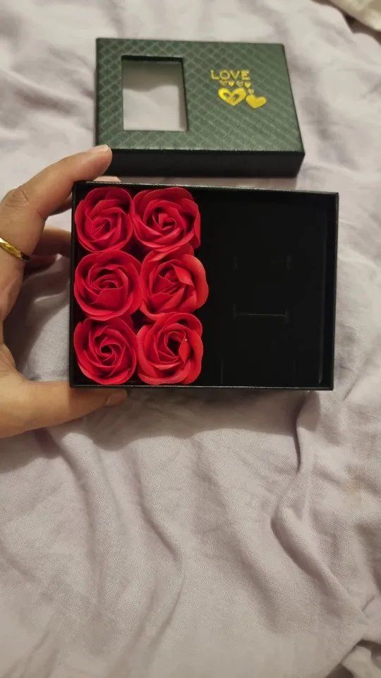 Altro in Decorazioni & Accessori: 🤩 Valentinstag Geschenkbox mit 6 Rosen – Nuovo e nell'imballaggio originale da Wittenbach venduto da ChinaSeidenstrasse 4