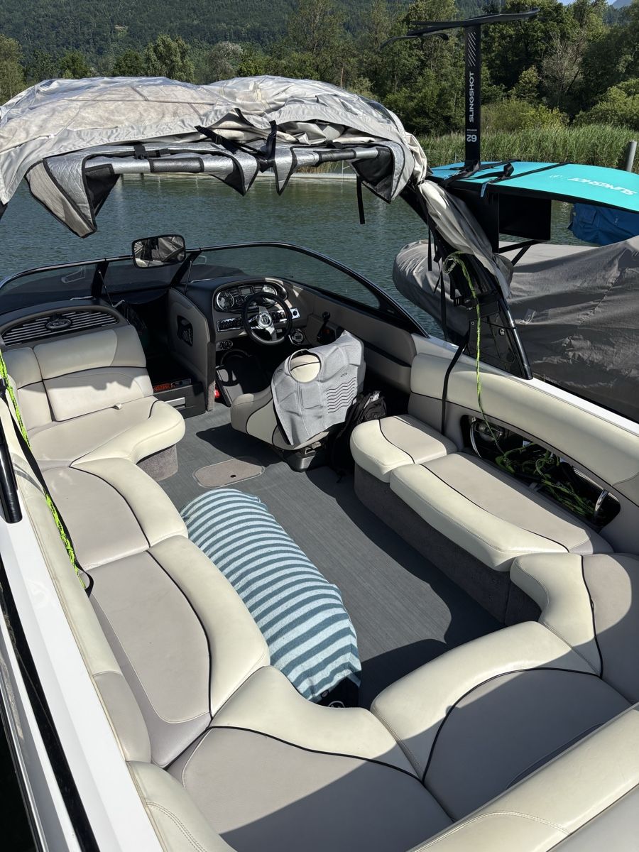 Malibu Barche: Malibu LSV 24 mit Liegeplatz Vierwaldstättersee – Usato da Luzern venduto da sam.l. 2