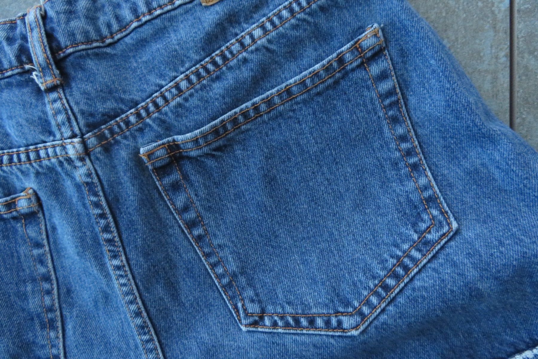 Bershka Jeans: Shorts Bershka Denim Grösse 38 – Nuovo (secondo la descrizione) da Wil ZH venduto da Tamagy 1