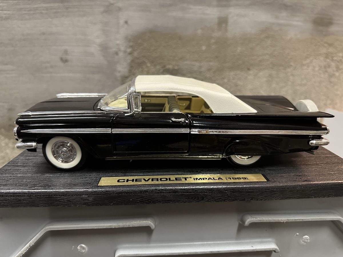 Chevrolet Modellini d'auto: Chevrolet impala 1959 Cabrio Oldtimer Classic  – Nuovo (secondo la descrizione) da Reinach AG venduto da rares75