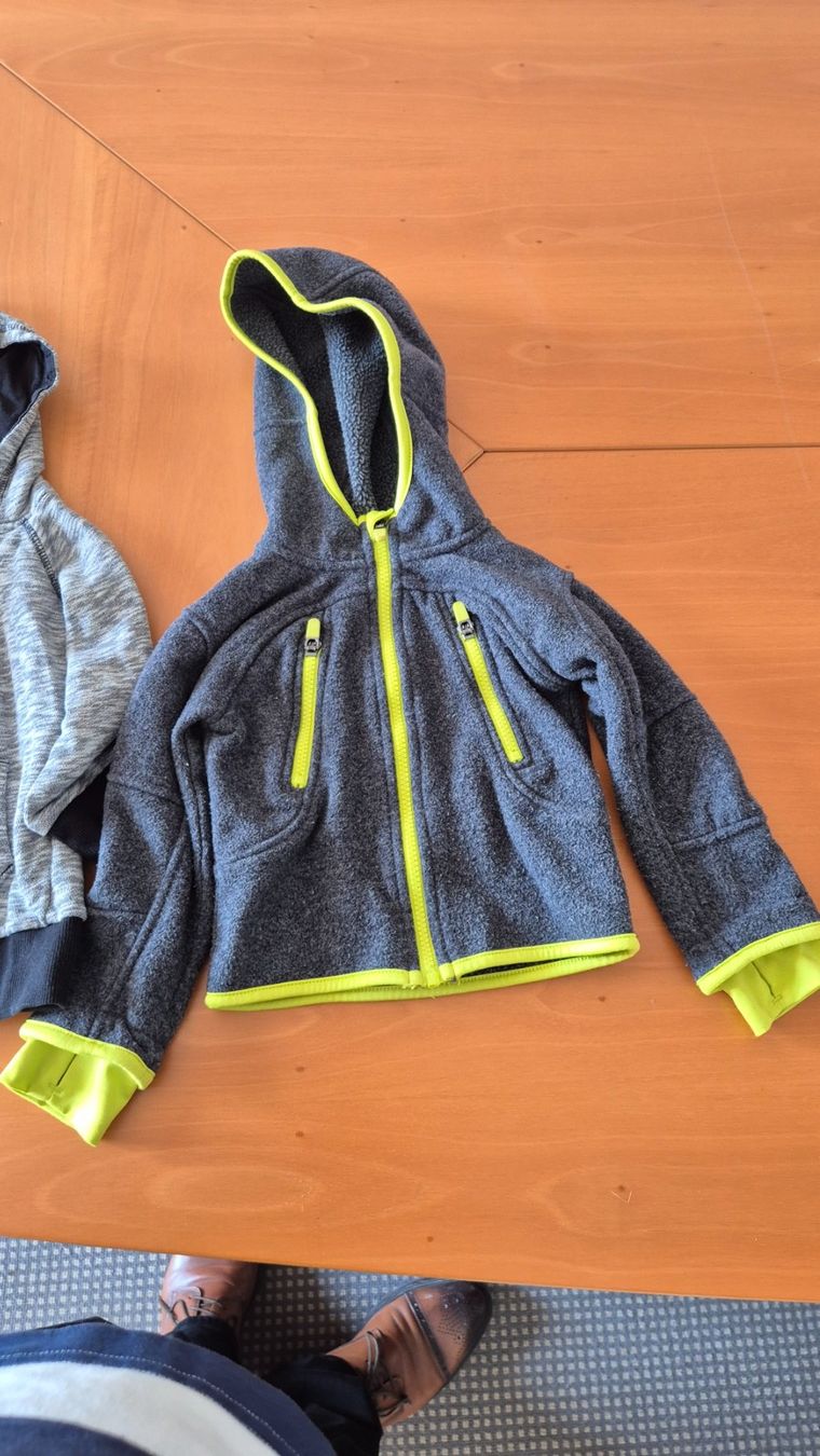 Lotti & Set di vestiti: Lot de 3 jaquettes, taille 92 – Usato da Goumoens-la-Ville venduto da cfaIII 2