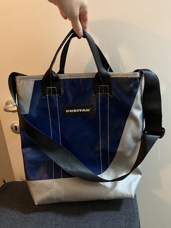 Freitag Tasche Leland blau silber