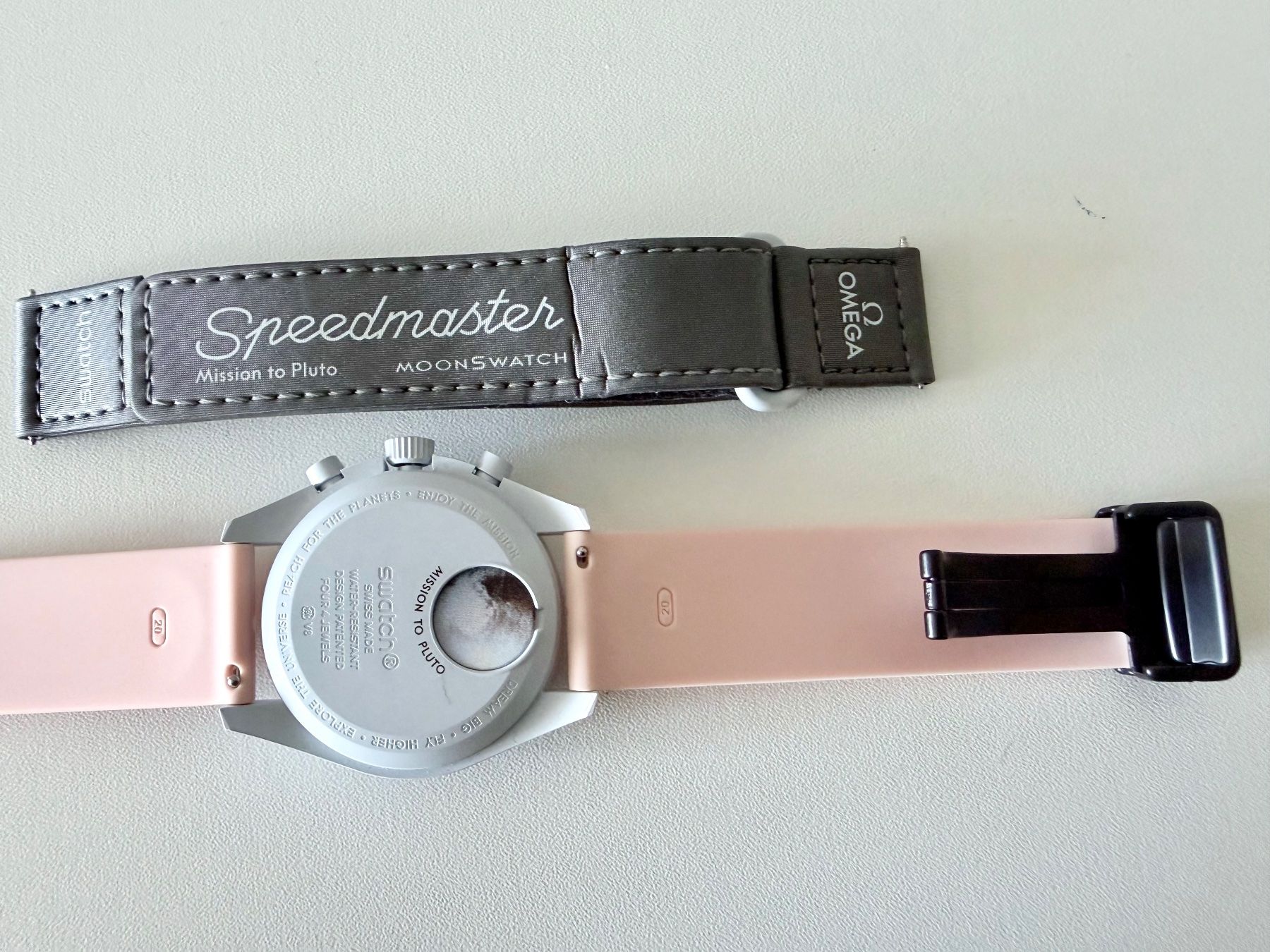 Swatch Orologi: OMEGA x SWATCH Mission to Pluto "Candy", NO box & papers – Nuovo (secondo la descrizione) da Le Mont-sur-Lausanne venduto da LycaGallery 2