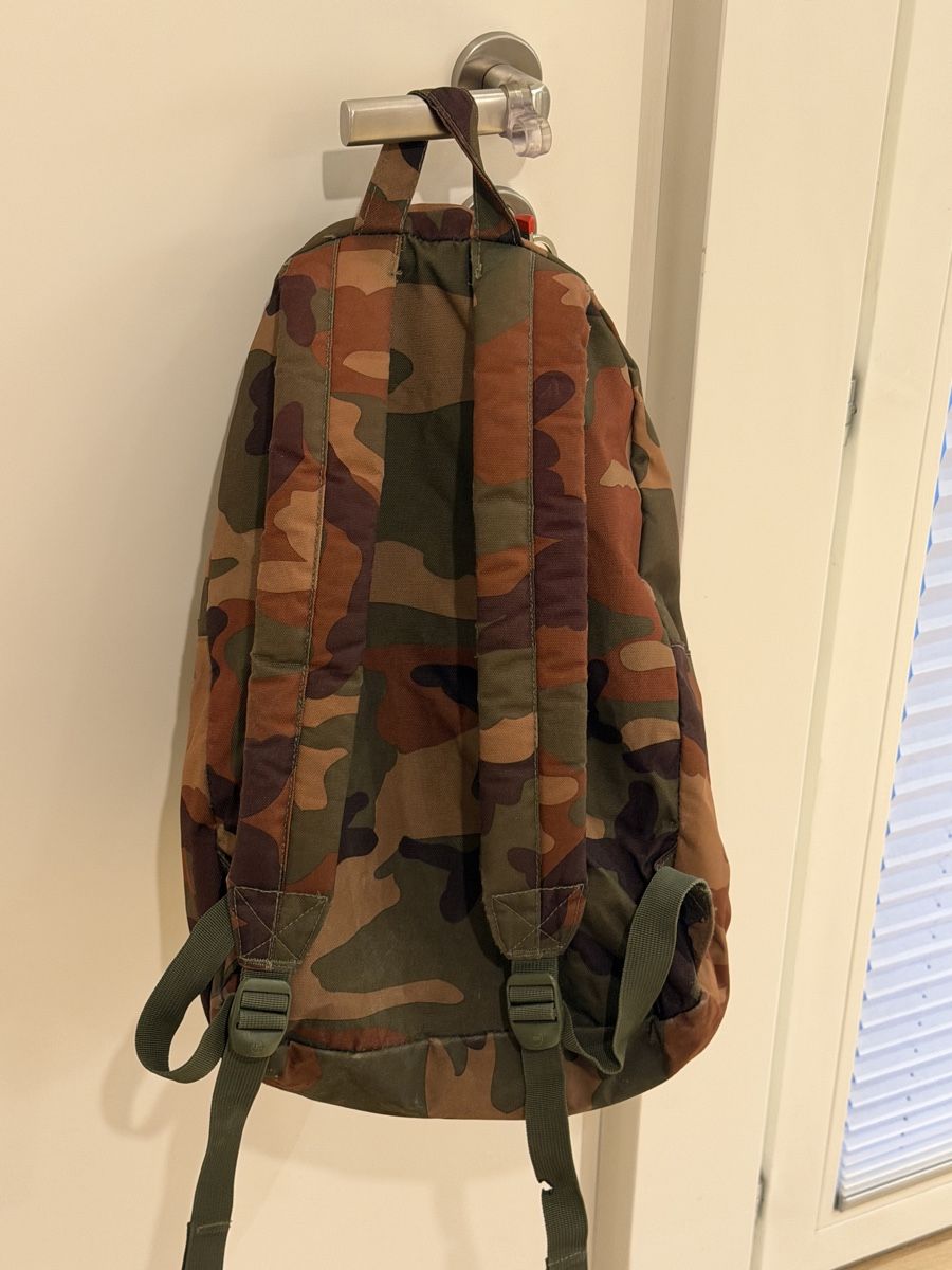Herschel Zaini: Herschel Supply Co. Camo Backpack – Usato da Schaffhausen venduto da die_kb5d 2