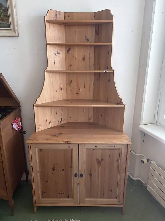 Credenze: Eckschrank / Eckbuffet aus Kiefernholz – Usato da Pratteln venduto da Cartonsducoeur_bl