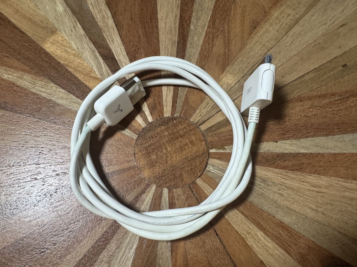 Apple Kabel: Original FireWire Ladekabel iPod iPhone  – Gebraucht aus St. Gallen von hae_6rmh 1