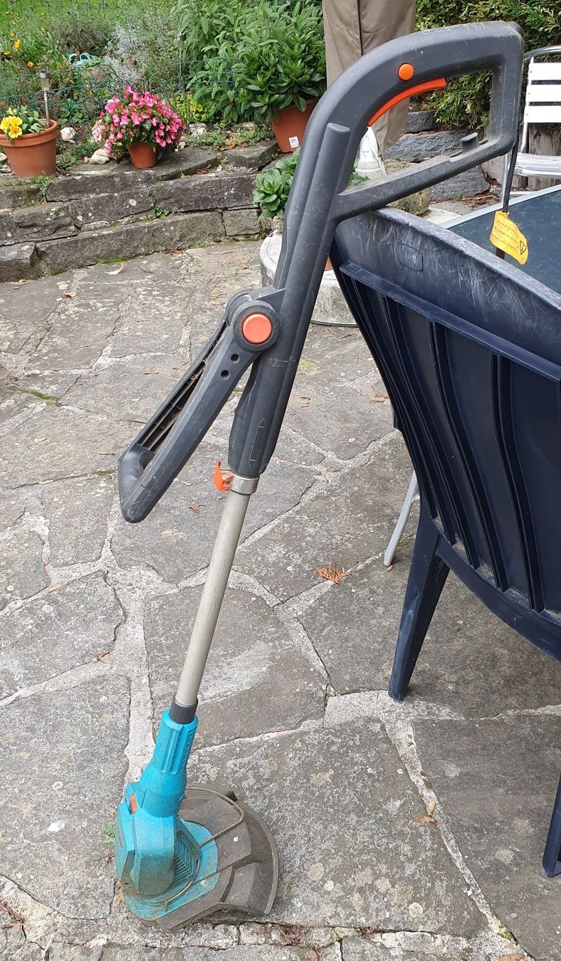 Tutti gli attrezzi: Gardena Trimmer Easy Cut 400 – Usato da Zürich venduto da Vesco01 1