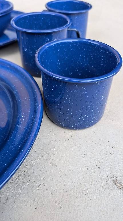 Geschirrsets: Camping Geschirr Emaille 12-teilig blau – Gebraucht aus Möriken AG von  1