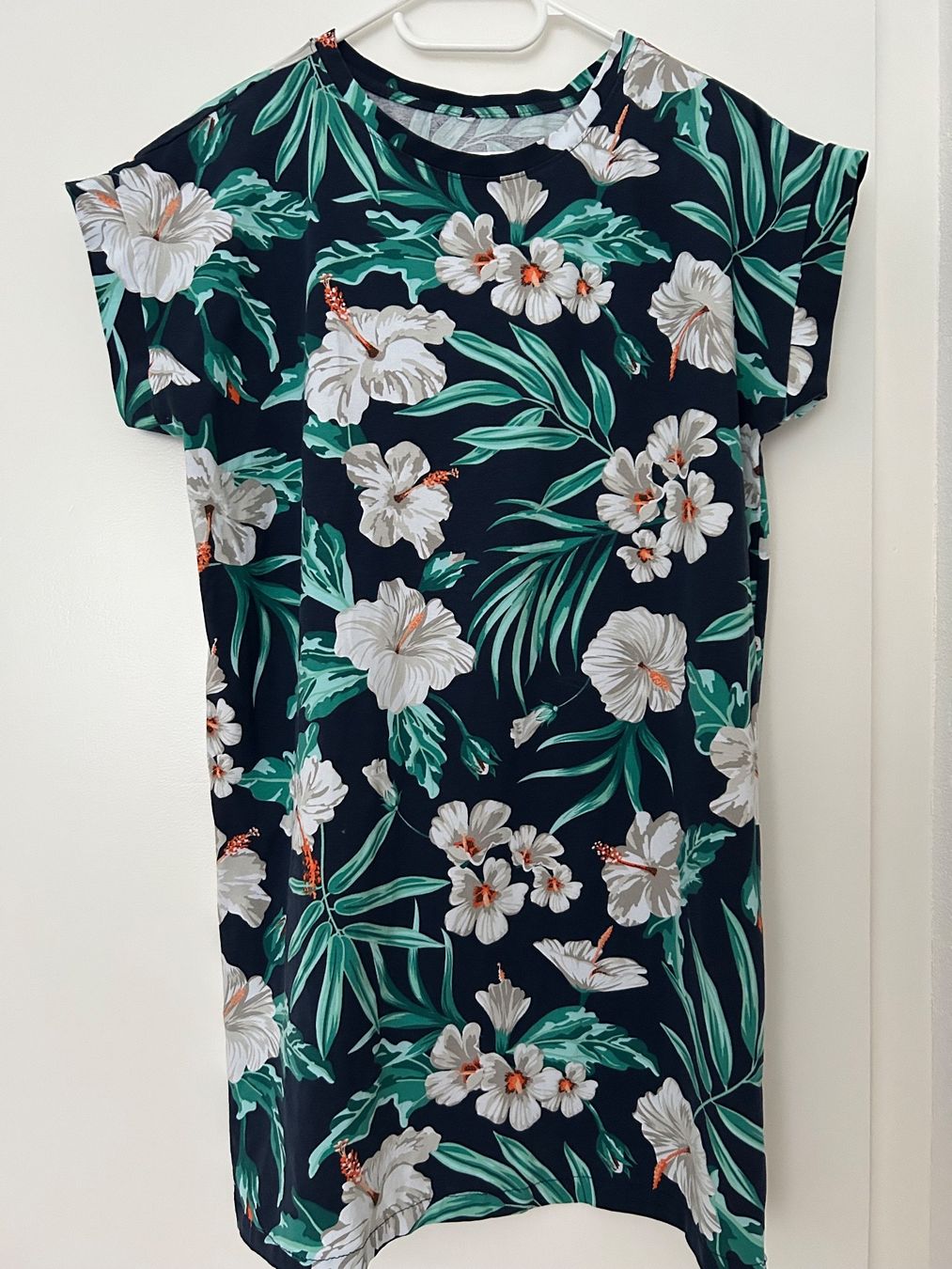 Kleider: Neuwertiges Sommerkleid Gr.40 – Gebraucht aus Horn von Resvi