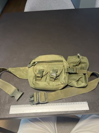 Sac banane tactique vert, pochettes multiples, utilisé