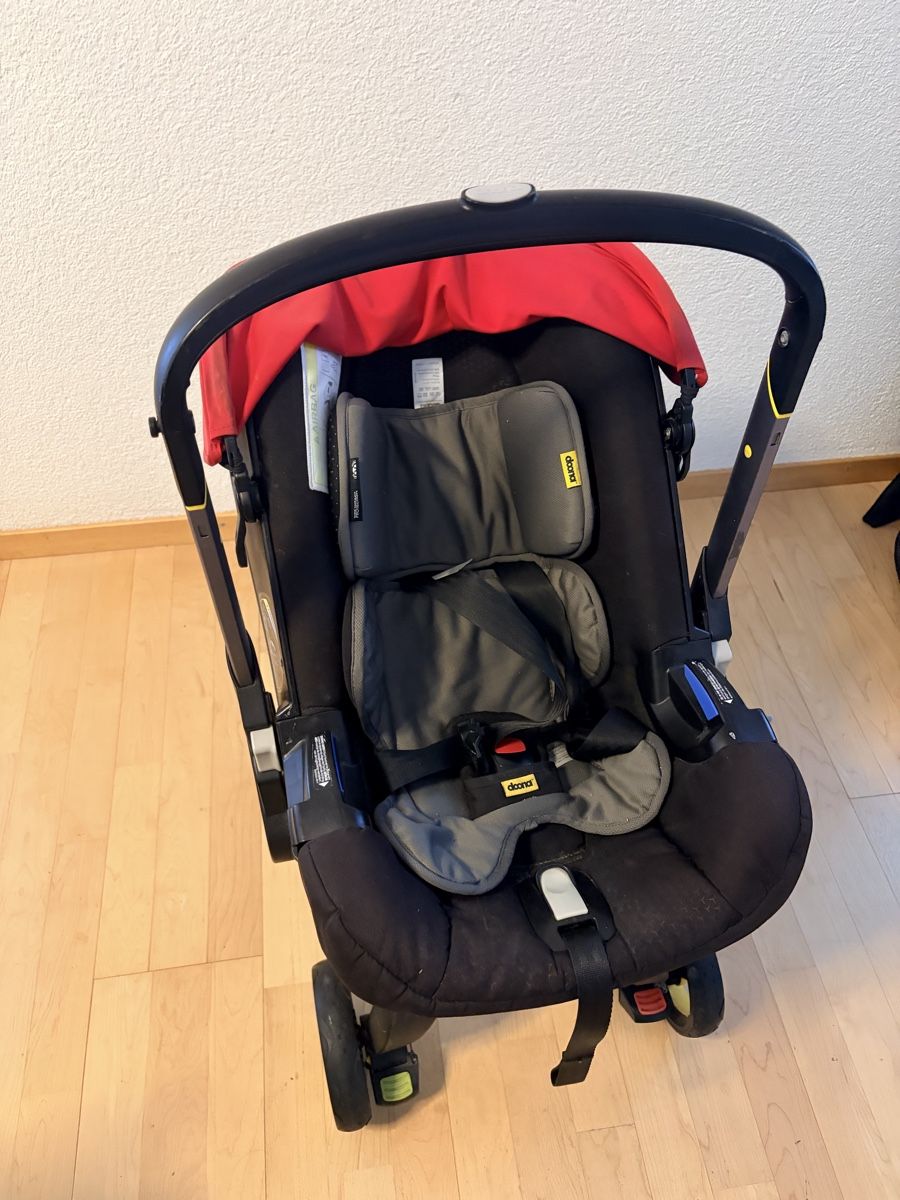 Doona Sièges auto: Doona Kinderautositz mit Gestell guter Zustand – D'occasion à Inwil par Mira32