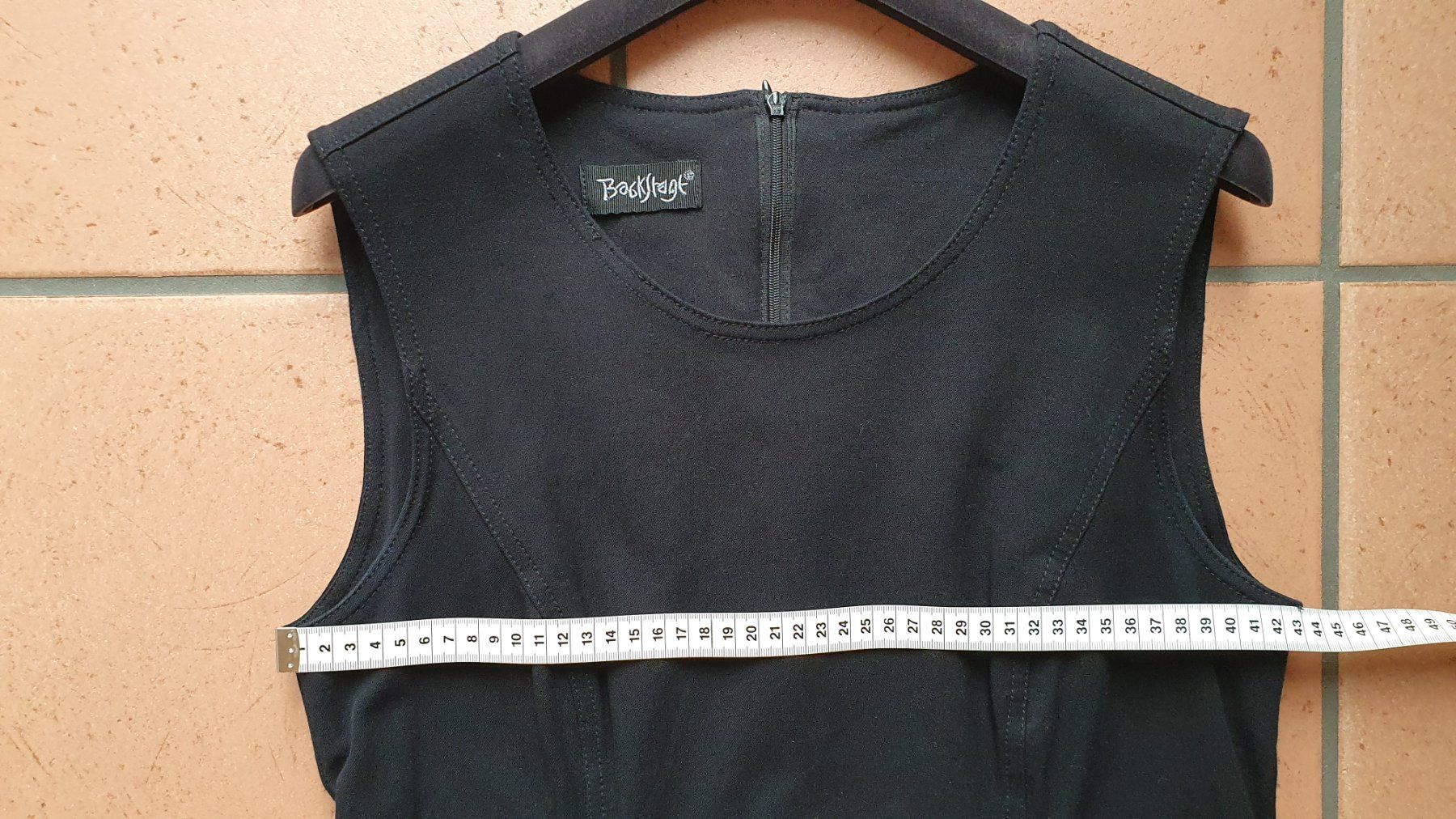 Vestiti: Kleid schwarz, ärmellos – Usato da Brüttisellen venduto da Kluba 3