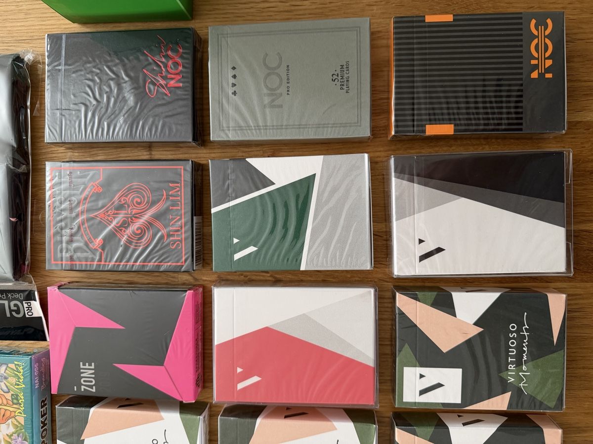 Giochi: 15+ Playing Cards for Collection/Cardistry/Magic – Nuovo e nell'imballaggio originale da La Tour-de-Peilz venduto da bma_s97h 2