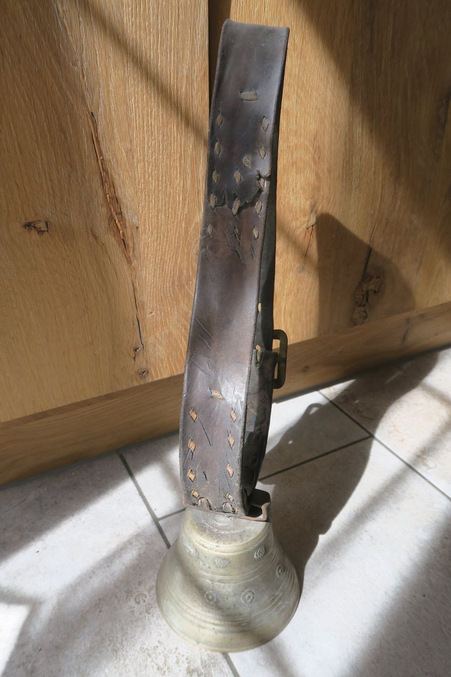 Campanacci mucche: antike schön verzierte Kuh-oder Rinderglocke – Usato da Wädenswil venduto da Turusukko 3