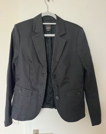 Schöner schwarzer Blazer von Esprit