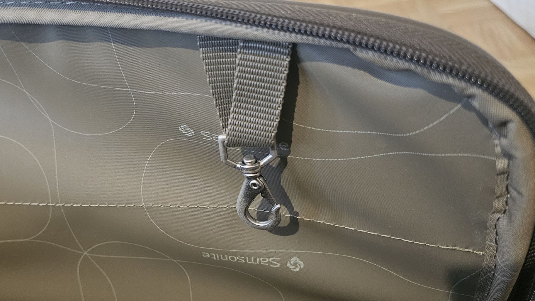 Samsonite Borse: Samsonite Laptoptasche, Top Zustand, Grau, 30x40x15cm, – Nuovo (secondo la descrizione) da Bottmingen venduto da Jbilli 6