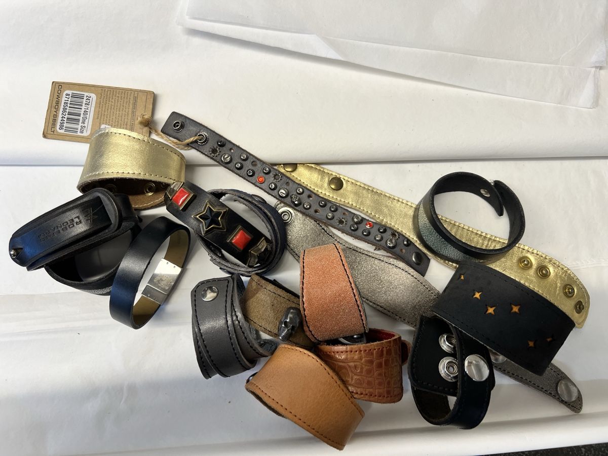 Bracciali & Braccialetti: Lederarmbänder – Nuovo (secondo la descrizione) da Steinen venduto da sal_6y7g 1