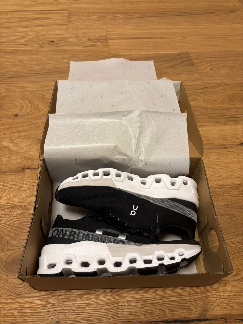 Scarpe da uomo: ON Cloudmonster 2 schwarz Grösse 43 – Nuovo e nell'imballaggio originale da Holderbank AG venduto da lar_v5pp 1