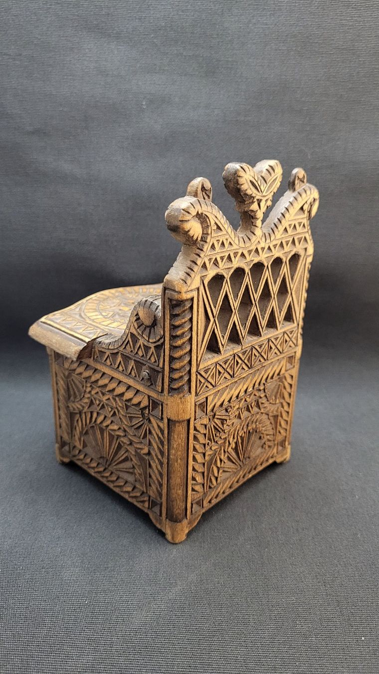 Figurines: Holzschnitzerei Salz-Behälter – D'occasion à Basel par spinne02 3