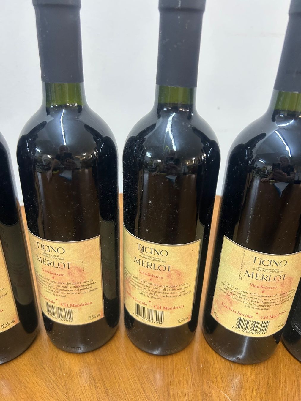 Wein: 13 Flaschen Rotwein Schweiz – Gebraucht aus Zürich von Levelart 6