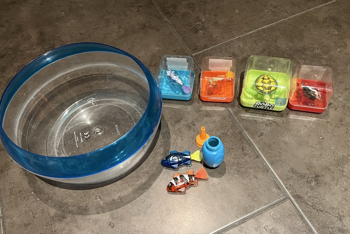 Giocattoli: Div. Robofish inkl. Aquarium und Sand – Usato da Gattikon venduto da Sunshine4.
