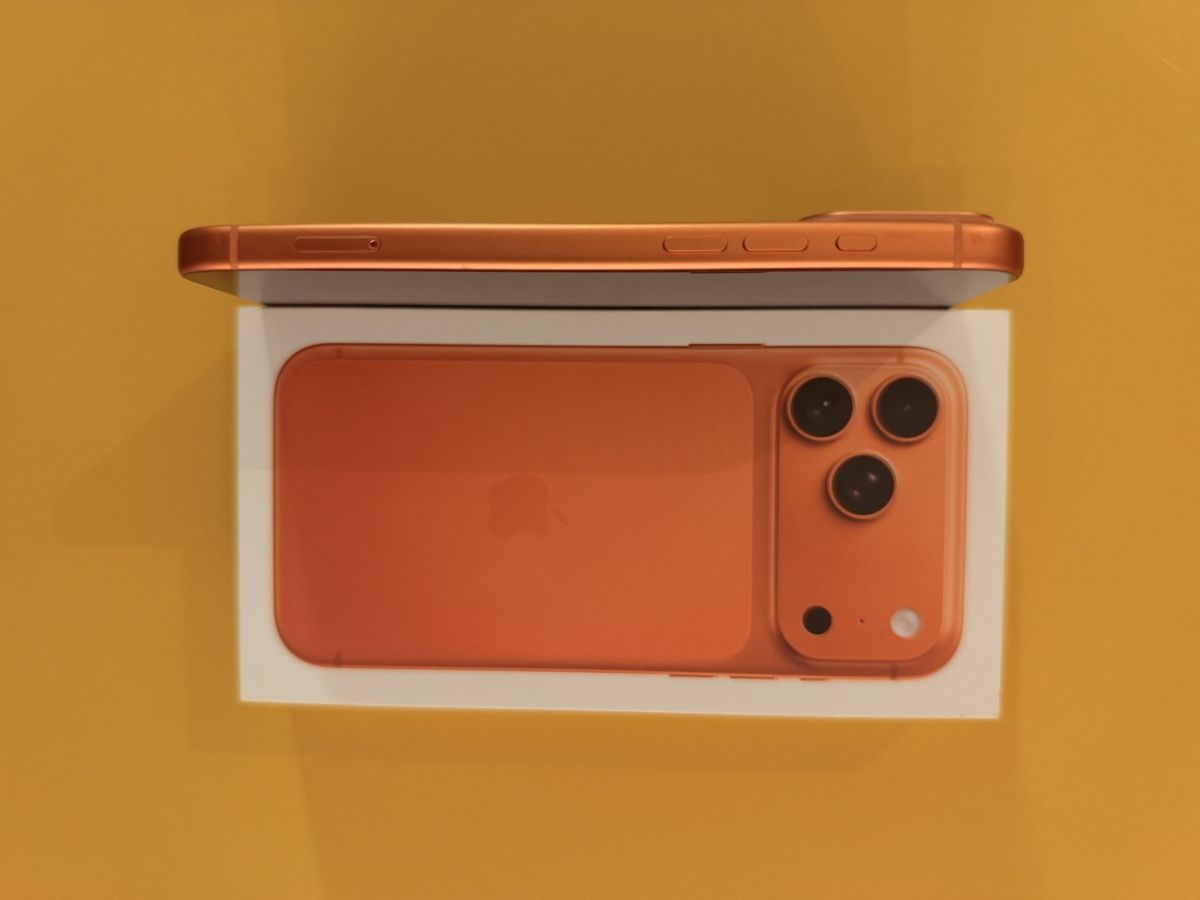Apple Handys / Smartphones: iPhone 17 Pro Max in Cosmic Orange – Neu (gemäss Beschreibung) aus Oberkirch LU von Sirscholes 2