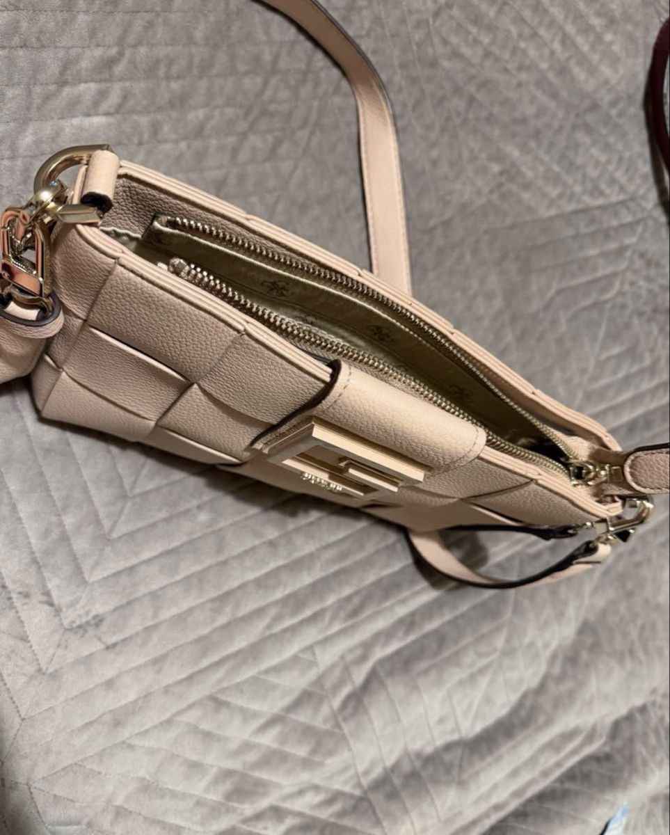 Guess Sonstige Kleidung & Accessoires: 4 Sacs à main – Gebraucht aus Petit-Lancy von vje_q7qb 7