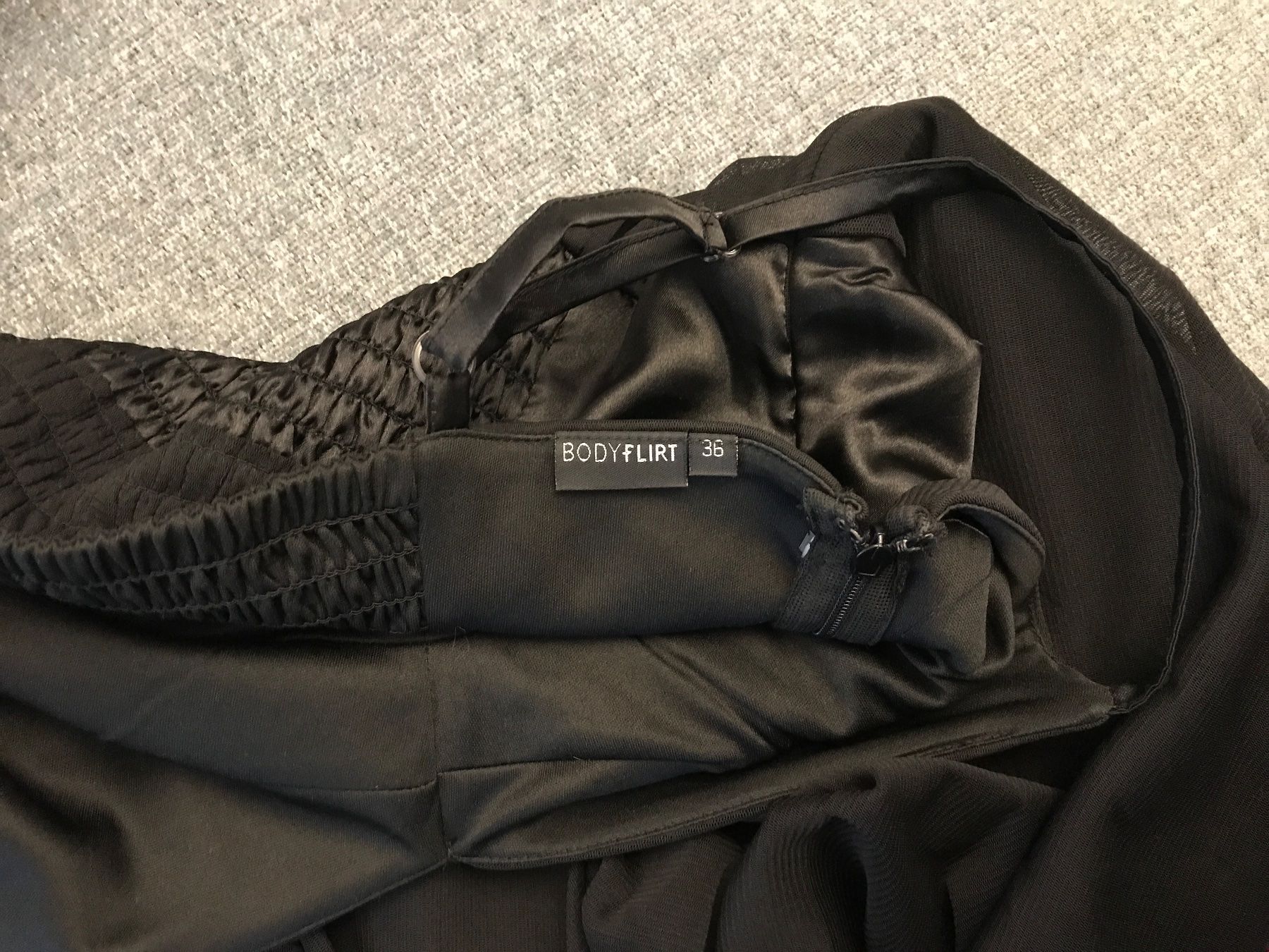 Robes: Abendkleid – D'occasion à Niederglatt ZH par Mary102 4