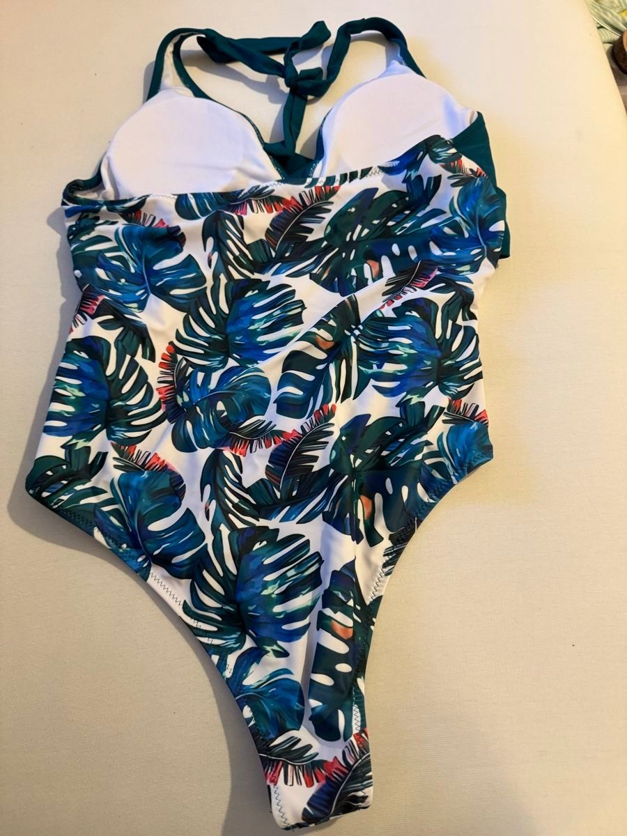 Badekleider & Bikinis: Neckholder Badeanzug – Gebraucht aus Neuchâtel von Dualseele 1