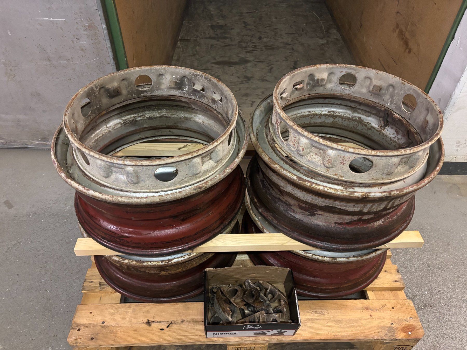 Cerchioni: Stahlfelgen Oldtimer SAURER SCANIA MAN VOLVO – Usato da Möriken AG venduto da mechanic6365 1