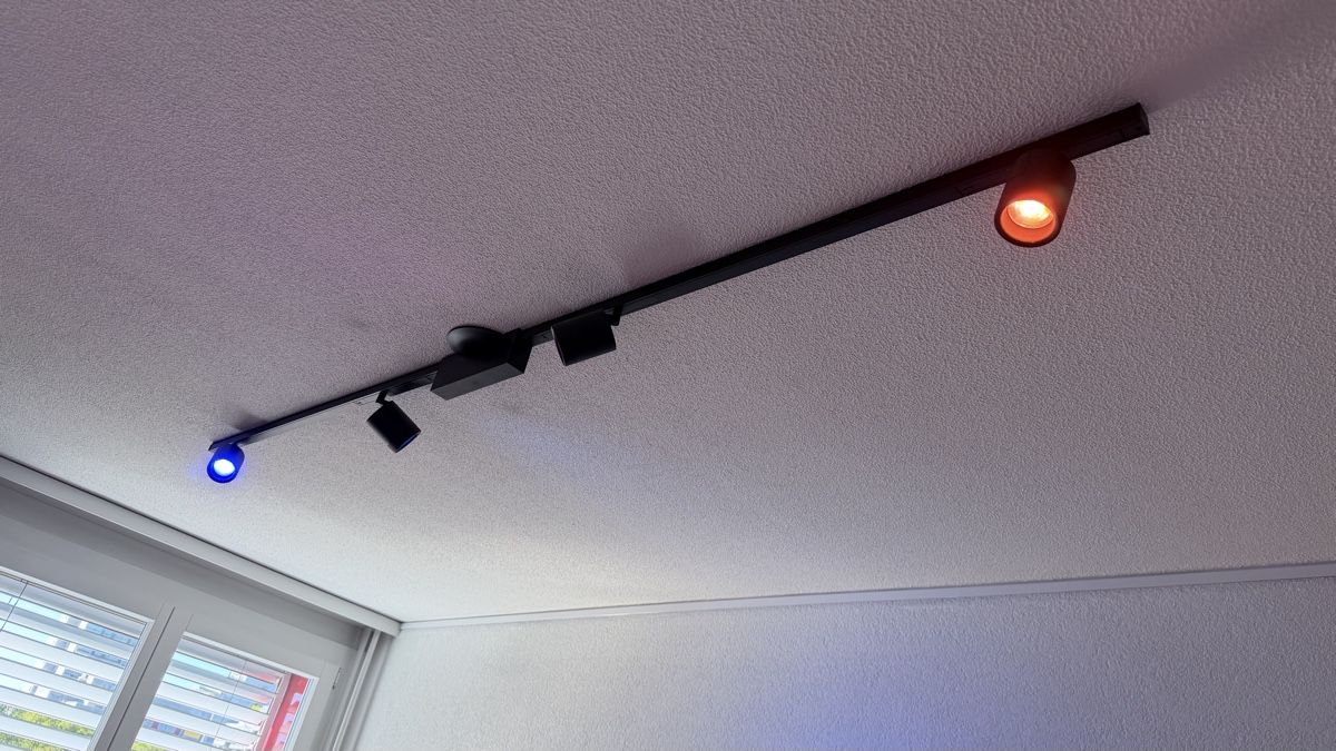 Philips Lampadari & plafoniere: Philips Hue Perifo Basis Set – Usato da Bern venduto da noahgasser 1