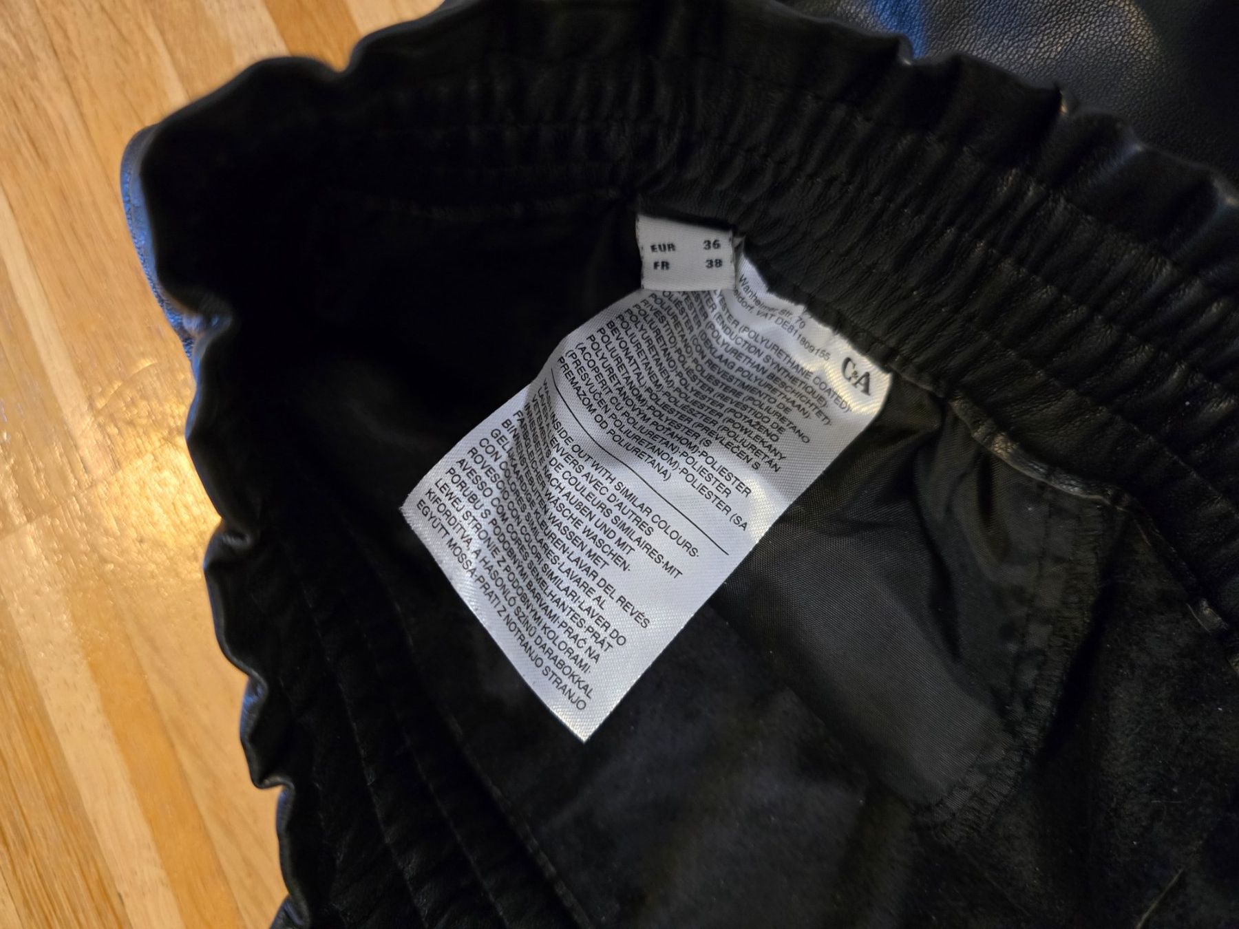 C&A Pantaloni: Hose in Leder Look, Grösse 36 – Usato da Basel venduto da Galia2000 2