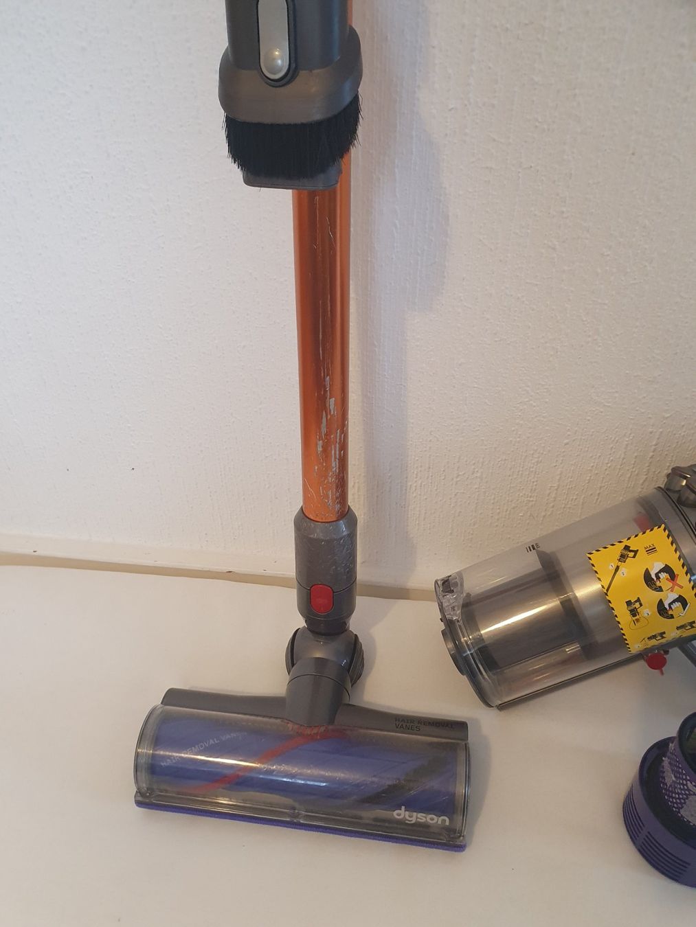 Dyson Aspirapolveri & Accessori: Dyson V10 avec accessoires d'occasion – Usato da Lausanne venduto da Af2016 2