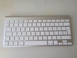 Apple Wireless Keyboard Modell A1314 Schweizer Layout