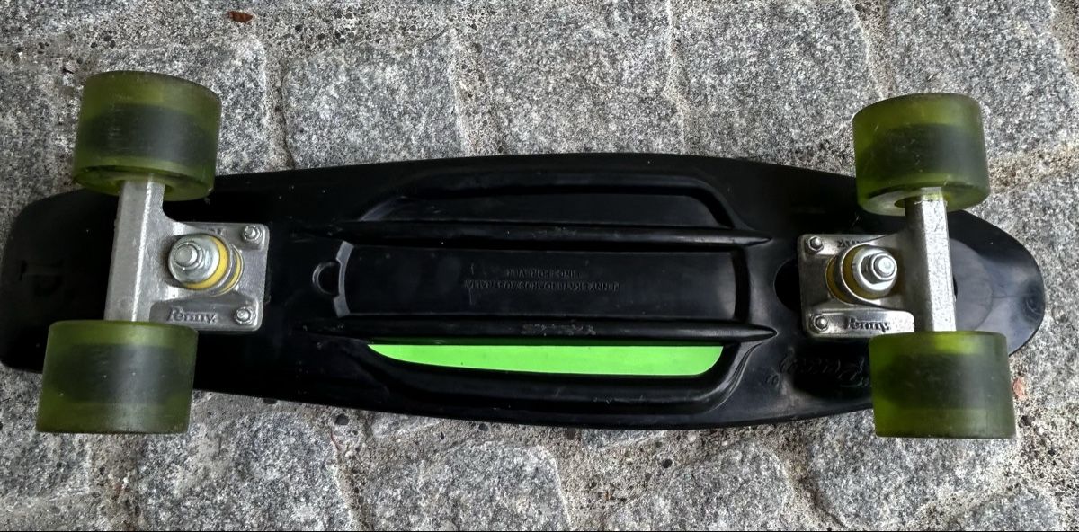 Penny Skateboards Skateboards: Penny Board Black mit grünen Rollen – Usato da Wil ZH venduto da uhe_nw6s 3